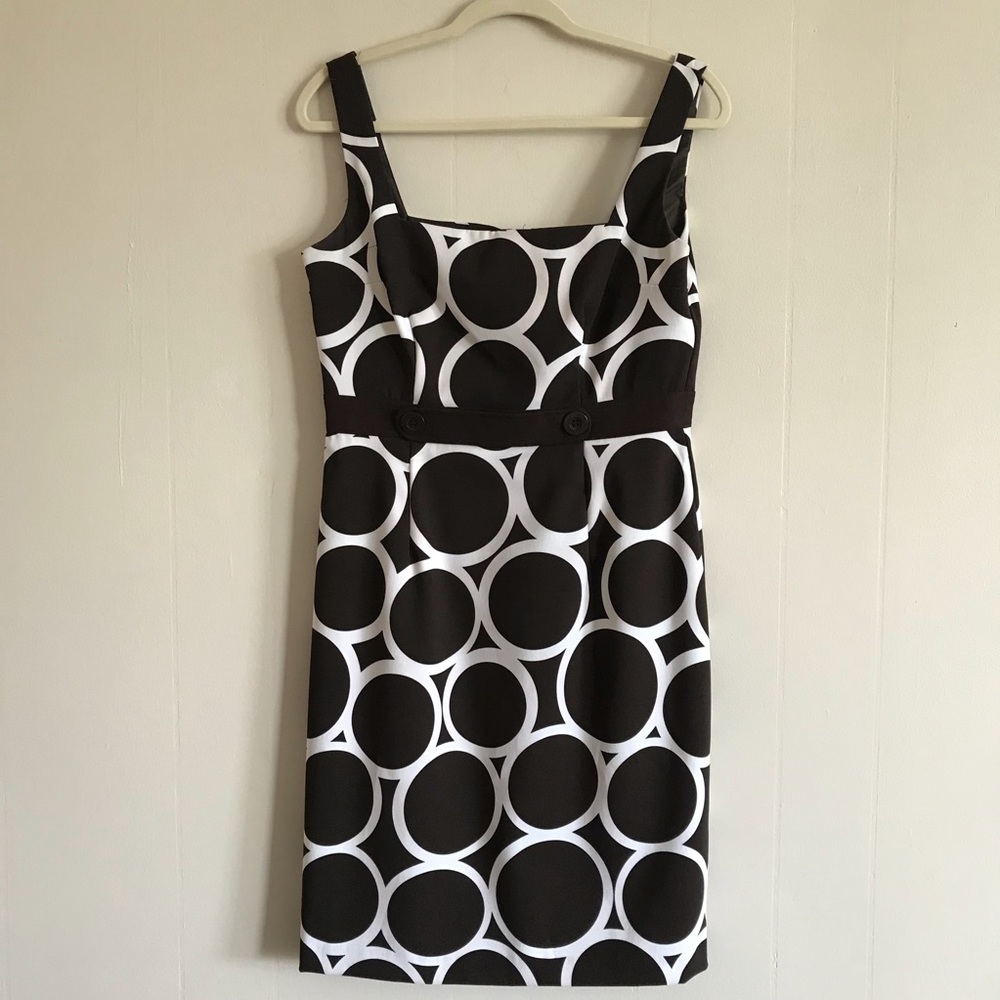 London Times- 10- Black/White 👗